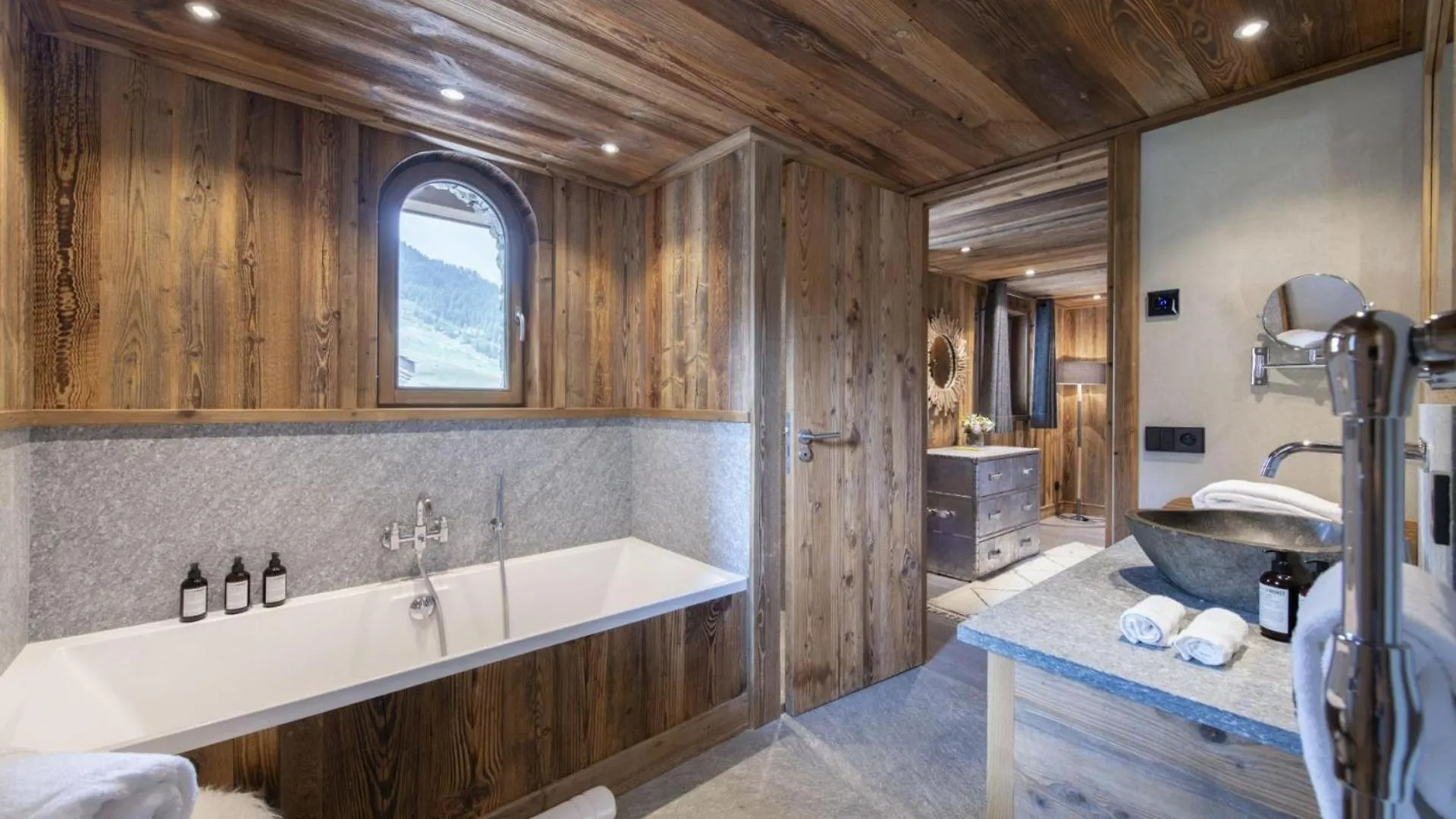 Chalet Ischgl: A Serene Retreat With Spectacular Apartman